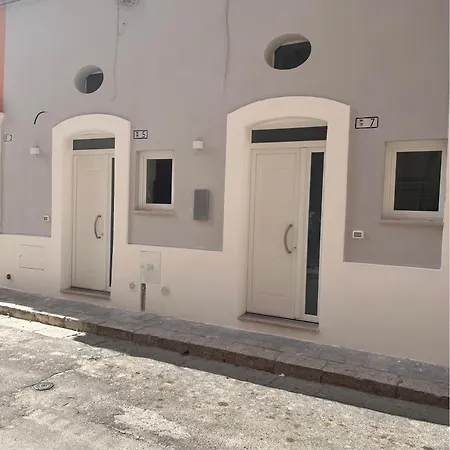 Dimora Apulia 5 度假居 *